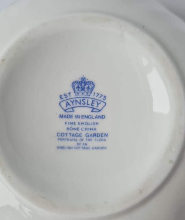 Aynsley Cottage Garden Round Trinket Box – Collectable Curios